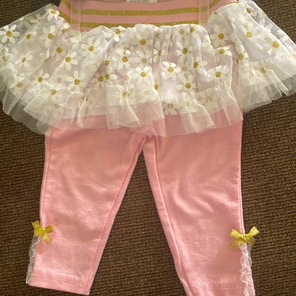Too cute! Baby girl two piece set. - Picture 6 of 6